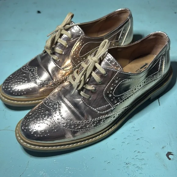 Rose Gold Oxfords - Picture 2 of 7